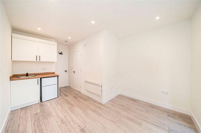 1 Bedroom Flat To Rent In Tooting Bec Road, London, SW17