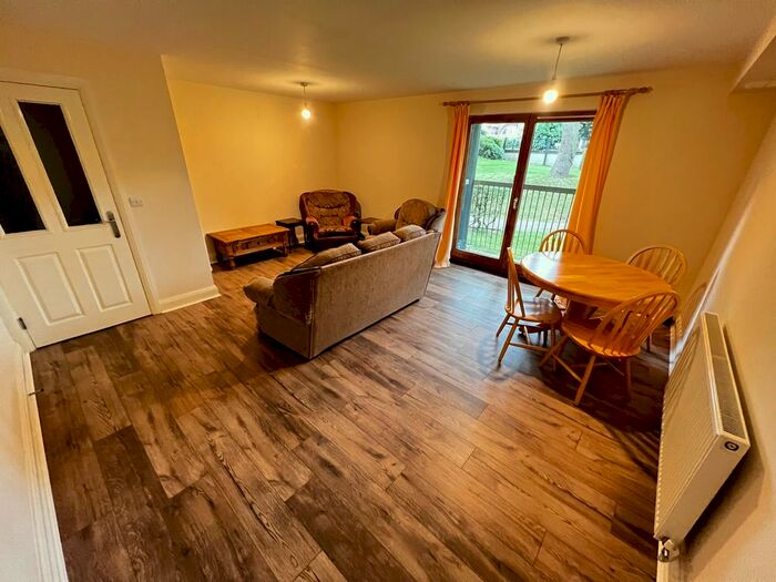 2 Bedroom Flat To Rent In Muchall Road, Penn, Wolverhampton, WV4