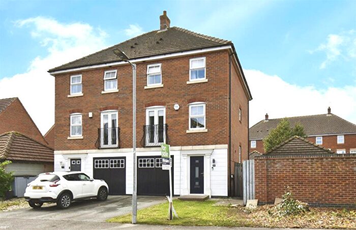 4 Bedroom Semi-Detached House For Sale In Hornscroft Park, Kingswood, Hull, HU7