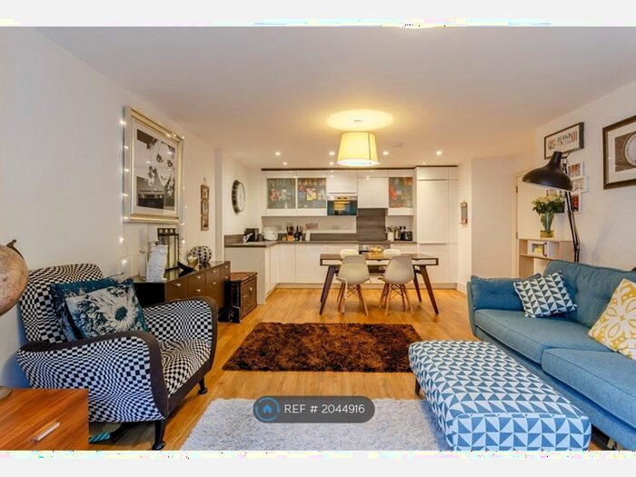 2 Bedroom Flat To Rent In Marlow Court, London, SE8