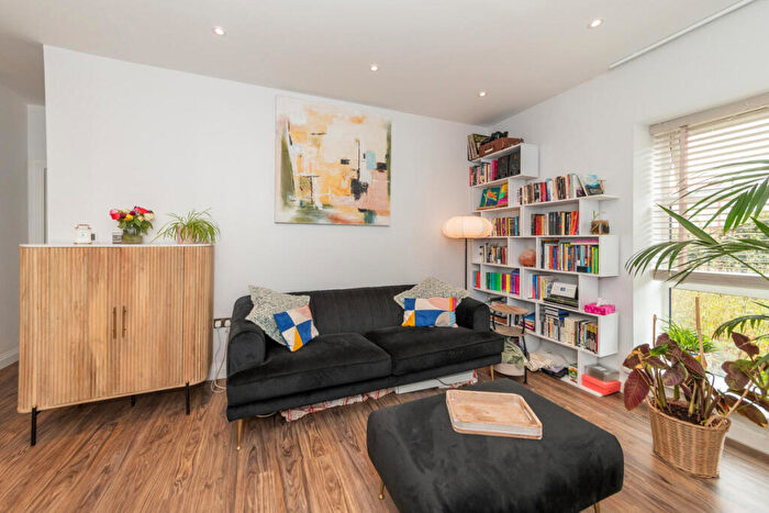 2 Bedroom Flat To Rent In Rose Kiln Lane, Reading, RG2
