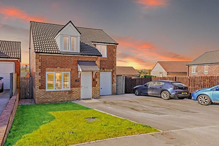 3 Bedroom Detached House For Sale In Plowes Way, Knottingley, WF11