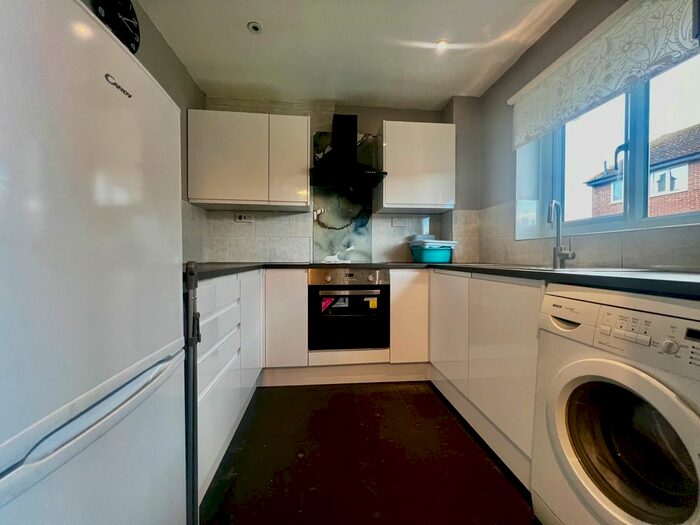 2 Bedroom Property To Rent In Vineyard Close, Southampton, SO19