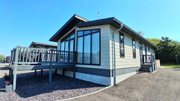2 Bedroom Mobile/park Home For Sale In Kewstoke, Weston-Super-Mare, BS22