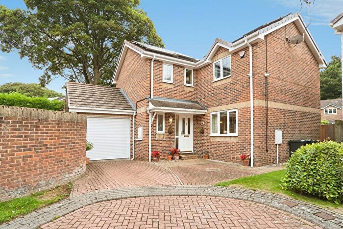 4 Bedroom Detached House For Sale In Maple Croft, New Farnley, Leeds, LS12