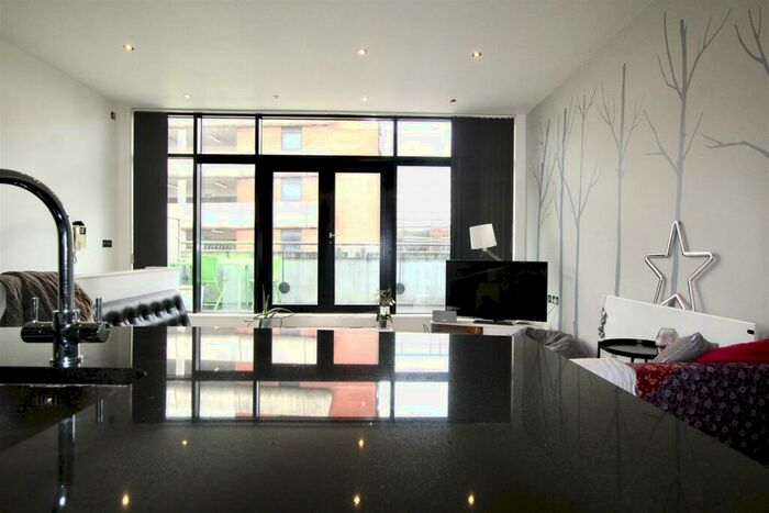 2 Bedroom Apartment To Rent In The Axis, Wollaton Street, Nottingham, NG1