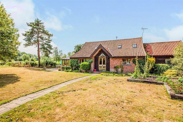 4 Bedroom Barn Conversion To Rent In Old Railway Road, Earsham, Bungay, NR35