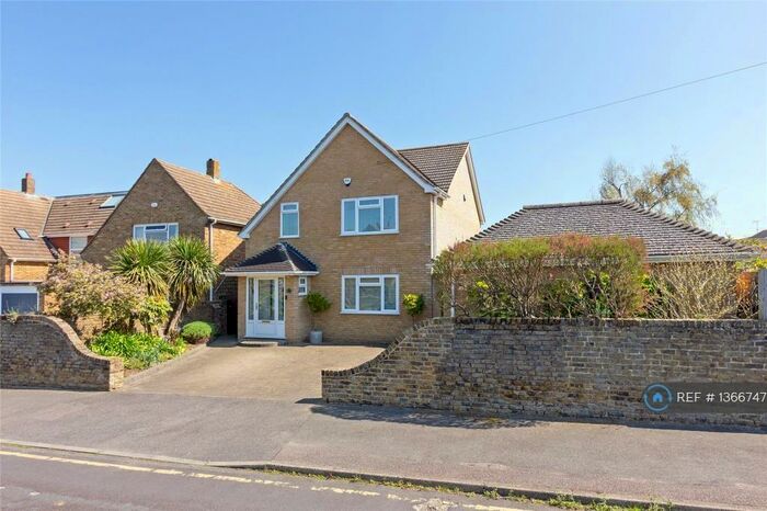 3 Bedroom Detached House To Rent In Grayshott Close, Sittingbourne, ME10