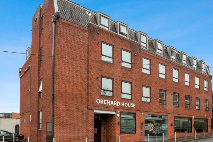 2 Bedroom Flat To Rent In Eastwood Close, South Woodford, E18