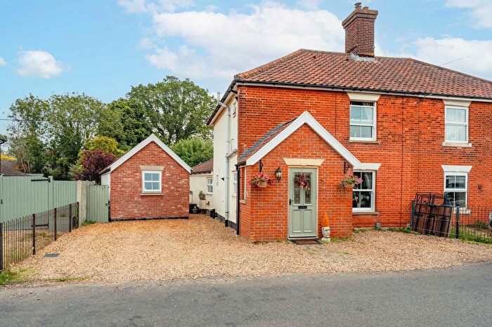 4 Bedroom Cottage For Sale In Mill Lane, Besthorpe, NR17