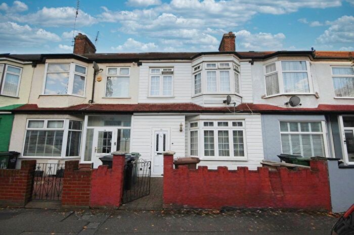 3 Bedroom Detached House To Rent In Belvedere Road, Leyton, E10
