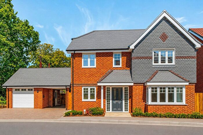 4 Bedroom Detached House For Sale In The Meadow, Trowes Lane, Swallowfield, RG7