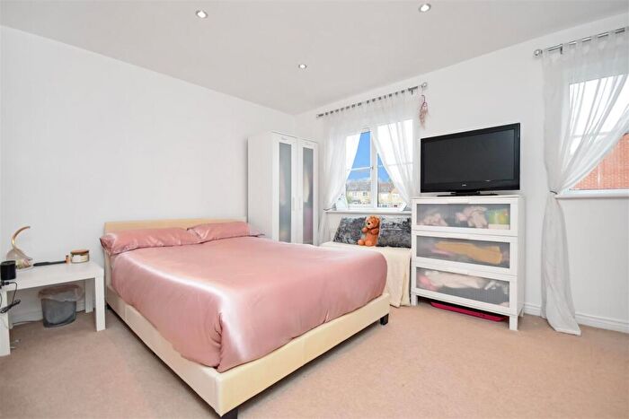 4 Bedroom Detached House For Sale In Siskin Close, Corby, NN18