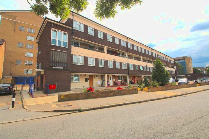 5 Bedroom Flat To Rent In Trellis Square, London, E3