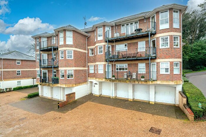 2 Bedroom Apartment For Sale In Chesham Road, Berkhamsted, Hertfordshire, HP4