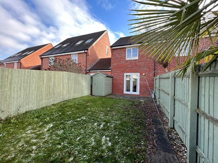 2 Bedroom Terraced House To Rent In Hathersage Close, Grantham, NG31