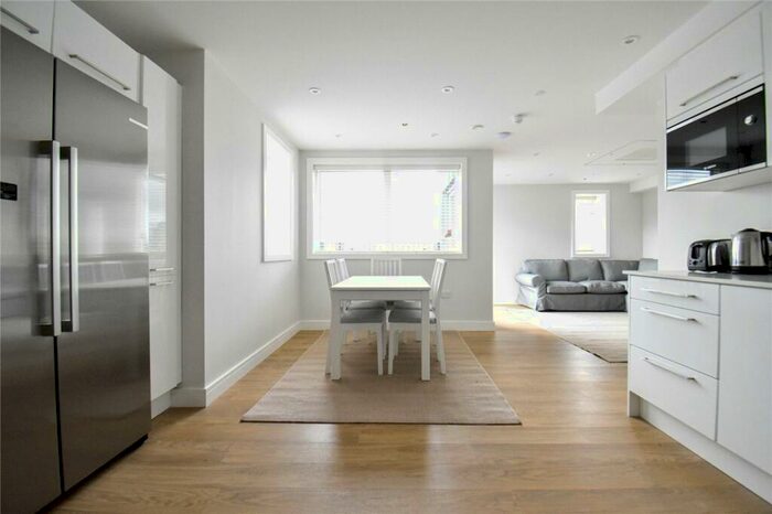 3 Bedroom Apartment To Rent In Grosvenor Court, Woodlark Road, Cambridge, CB3