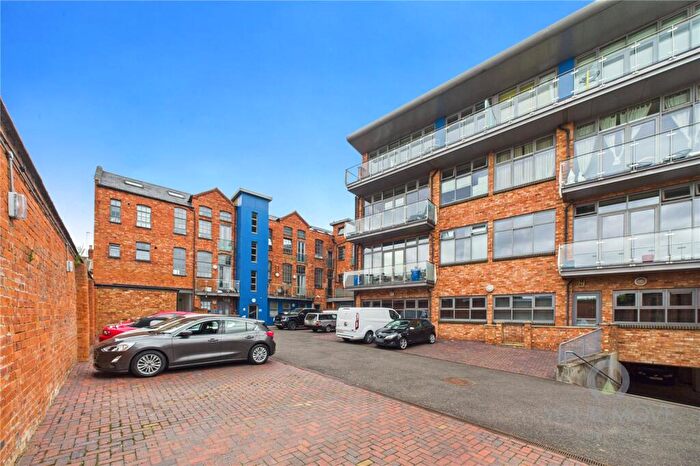 2 Bedroom Flat For Sale In Grove Road, Northampton, NN1