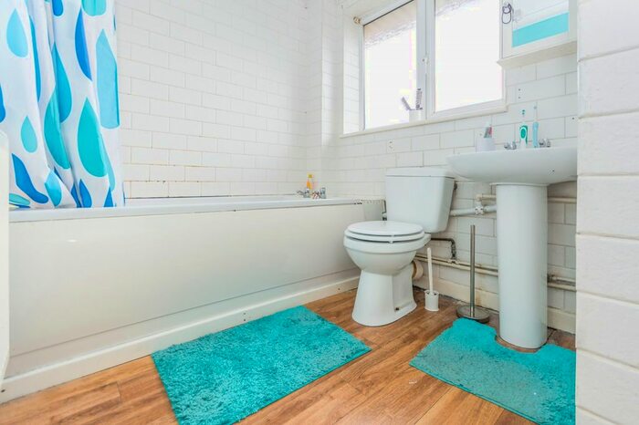 2 Bedroom Maisonette To Rent In Manor Gardens, Stechford, Birmingham, B33