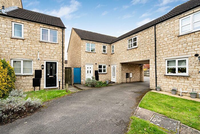 2 Bedroom End Of Terrace House For Sale In Avocet Way, Bicester, OX26