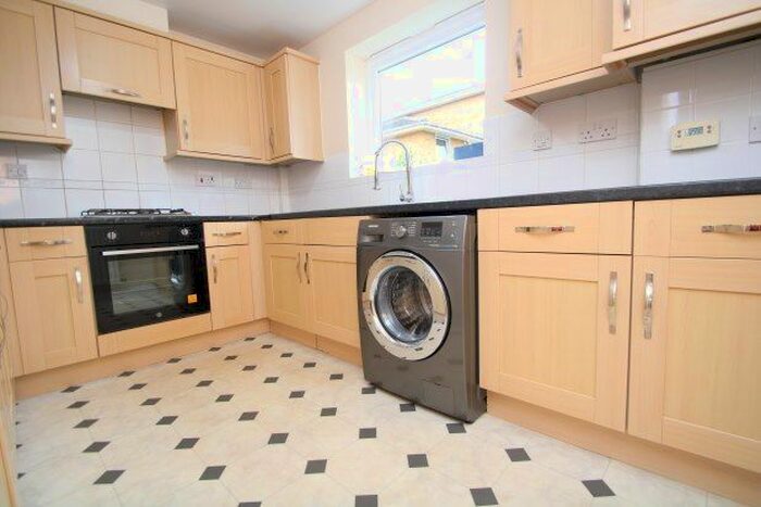 4 Bedroom Link Detached House To Rent In Manning Gardens, Croydon, CR0