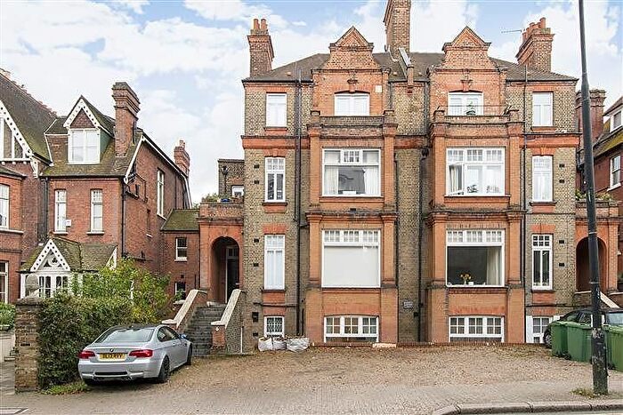 3 Bedroom Flat To Rent In East Heath Road, Hampstead, London, NW3