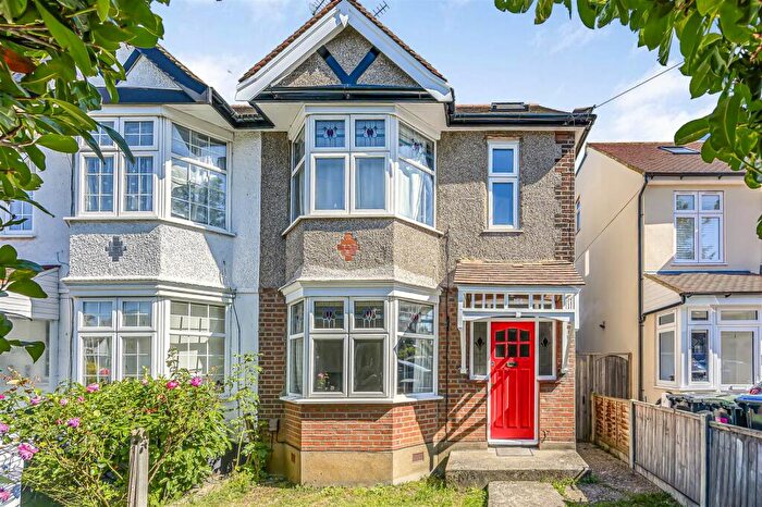 4 Bedroom End Of Terrace House To Rent In Buckhurst Way, Buckhurst Hill, IG9