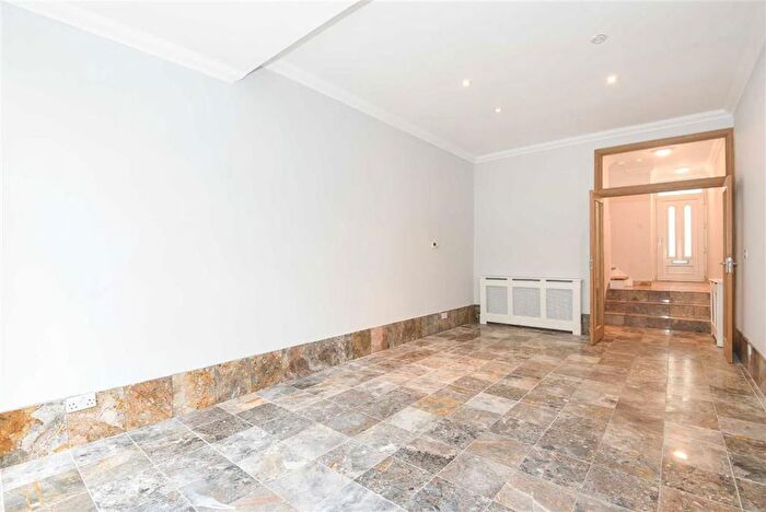 4 Bedroom Property To Rent In Porchester Square Mews, Bayswater, W2