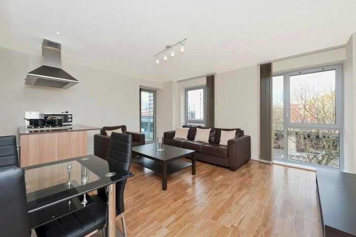 2 Bedroom Flat To Rent In Cable Street, Shadwell, London, E1