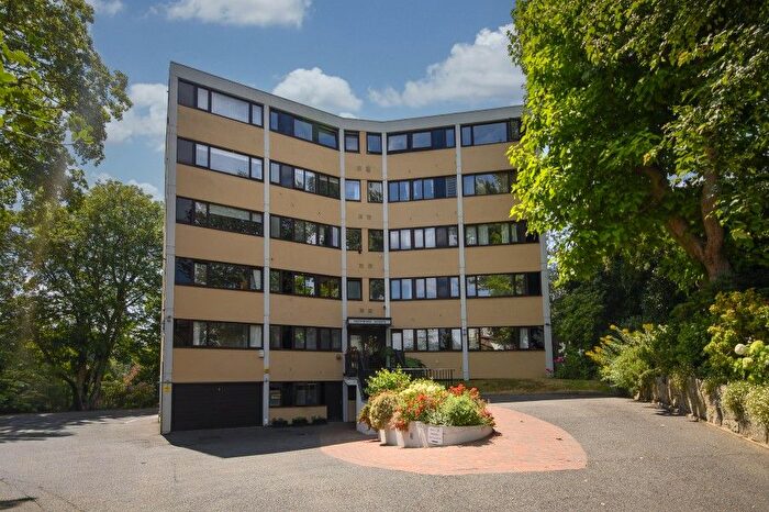 2 Bedroom Flat For Sale In Southwood Lawn Road, Highgate, N6