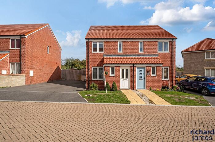 2 Bedroom Semi-Detached House For Sale In Ward Close, Purton, Purton, SN5