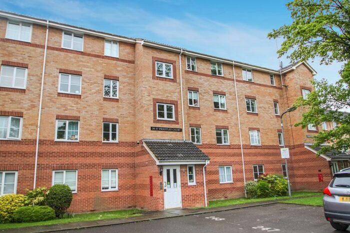 2 Bedroom Flat To Rent In Princes Gate, High Wycombe, HP13