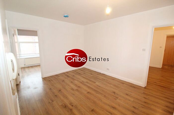 3 Bedroom Flat To Rent In Merton High Street, Colliers Wood, London, SW19