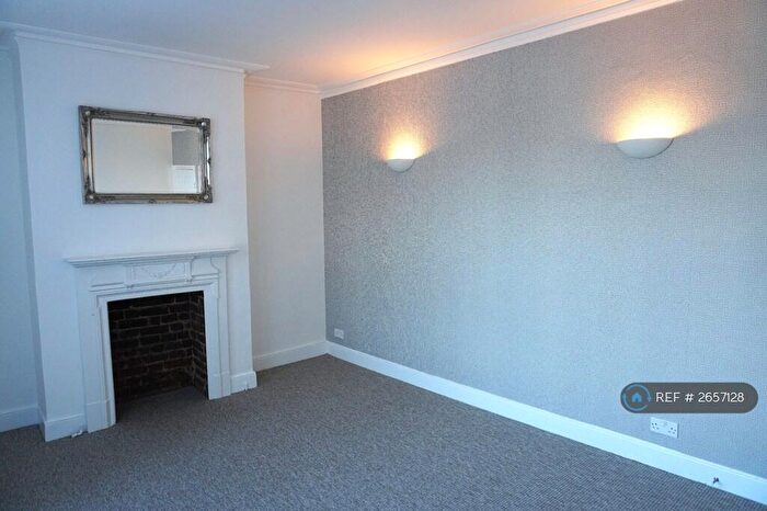 2 Bedroom Flat To Rent In Ewell Road, Surbiton, KT6