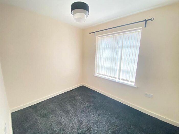 2 Bedroom Flat To Rent In Bell Street, Tipton, DY4
