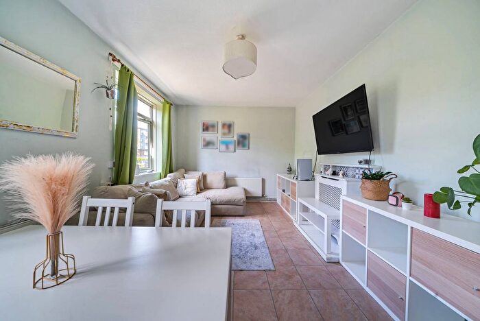 2 Bedroom Flat To Rent In Perystreete, Forest Hill, London, SE23