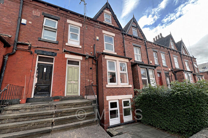 3 Bedroom Terraced House For Sale In Pearson Grove, Hyde Park, Leeds, LS6