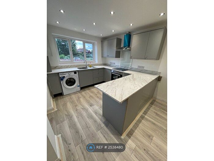 2 Bedroom Flat To Rent In Raleigh Road, Bristol, BS3