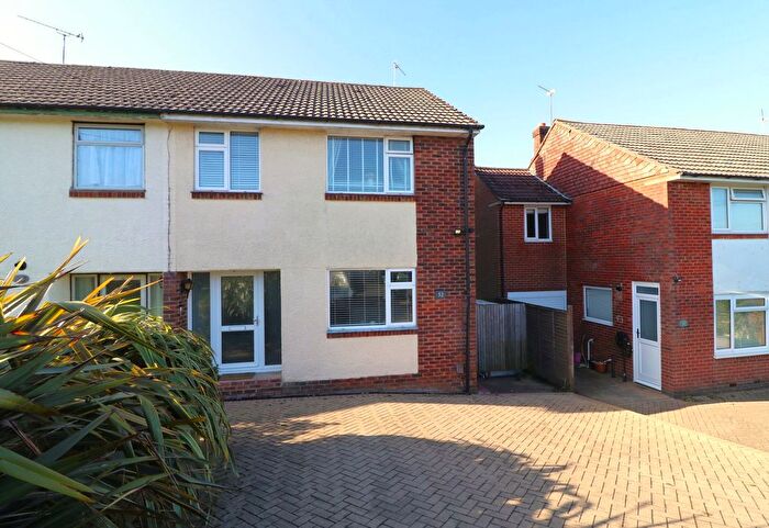 3 Bedroom Semi Detached House For Sale In Coniston Gardens, Hedge End, SO30