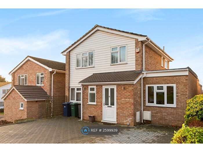 4 Bedroom Detached House To Rent In Dunster Close, Barnet, EN5