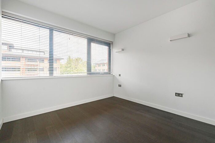 1 Bedroom Flat For Sale In Everard Close, St Albans, AL1