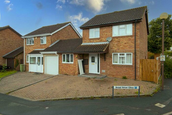 4 Bedroom Link Detached House To Rent In Tower Drive, Neath Hill, MK14