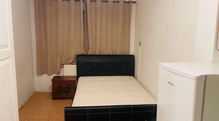1 Bedroom Studio To Rent In Darris Close, Hayes, Greater London, UB4
