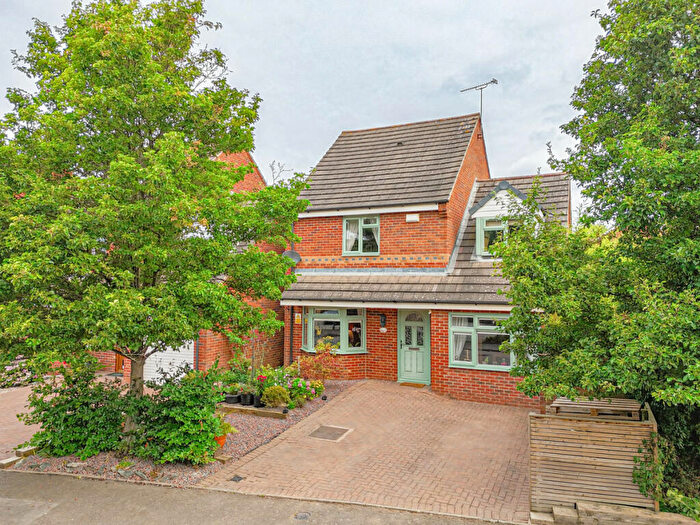 3 Bedroom Detached House For Sale In Aspen Drive, Coventry, CV6