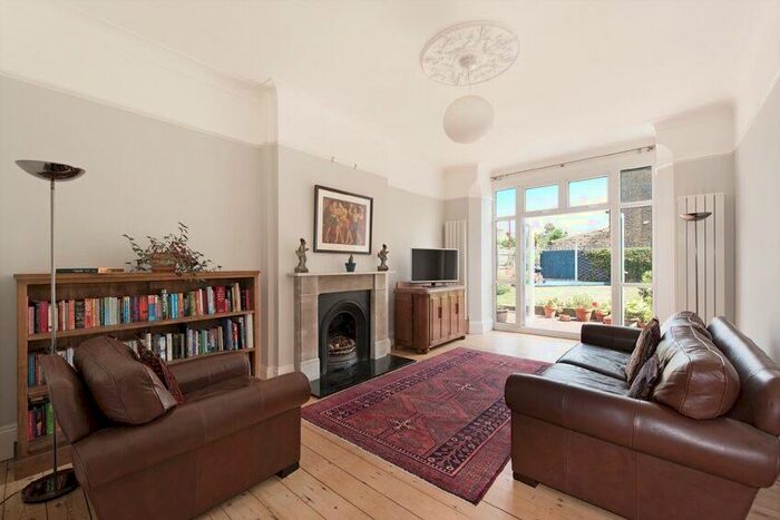 5 Bedroom Flat To Rent In Poppleton Road London, E11