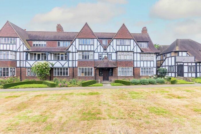 2 Bedroom Flat To Rent In Queens Drive, London, W3