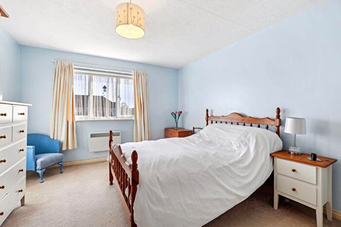 1 Bedroom Flat For Sale In Elm Road, New Malden, KT3