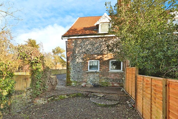 2 Bedroom Cottage For Sale In Lynn Road, Swaffham, PE37