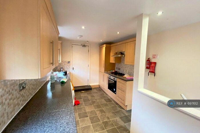 6 Bedroom Maisonette To Rent In Ashleigh Grove, West Jesmond, Newcastle Upon Tyne, NE2