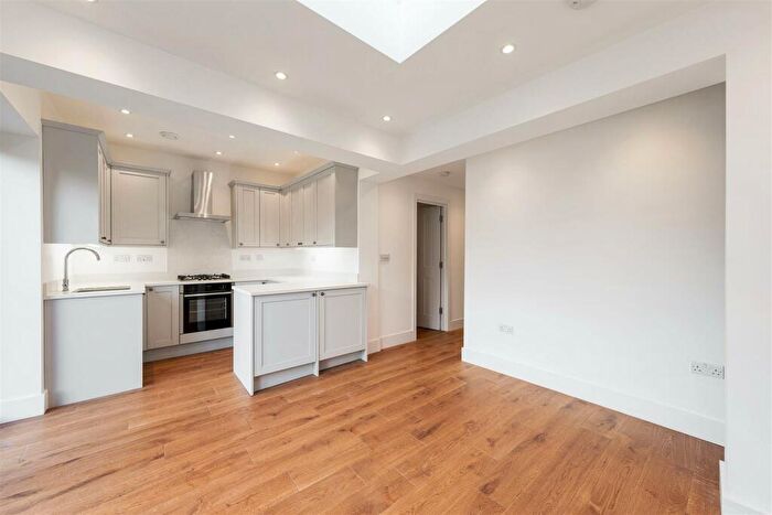 2 Bedroom Flat For Sale In Winns Avenue, Walthamstow, E17